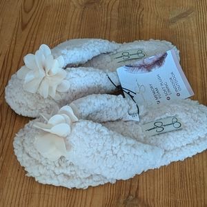 NWT Jessica simpson flip flop slippers